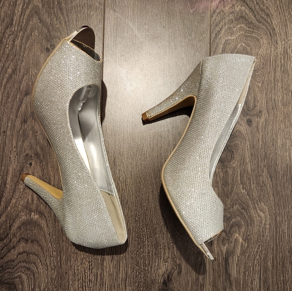 Michael & Bordeaux Paris Silver Open Toe Heels - Picture 4 of 6